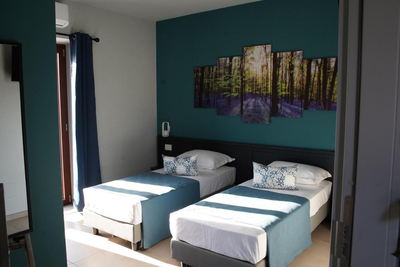 Rosy'S Rooms Patrica Bagian luar foto