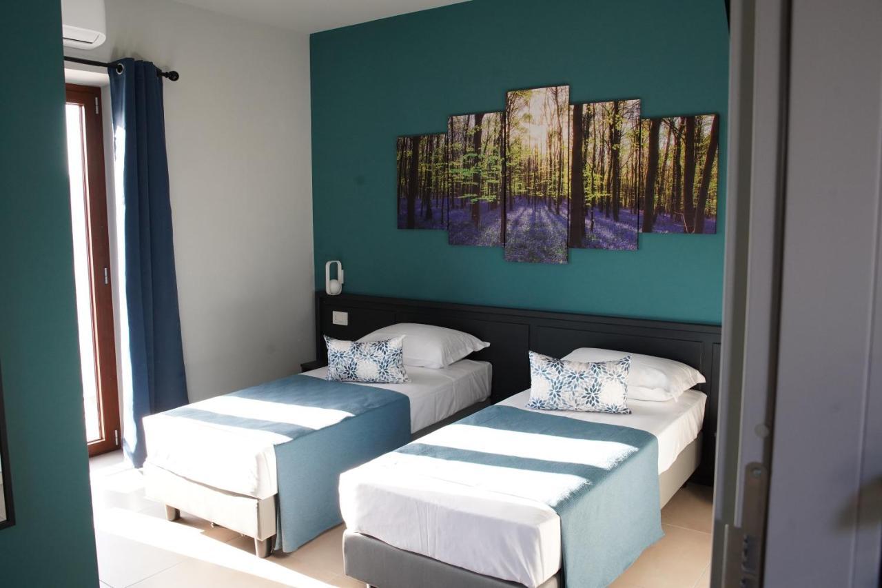 Rosy'S Rooms Patrica Bagian luar foto