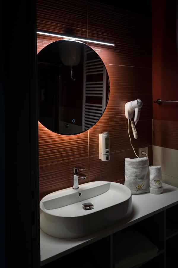 Rosy'S Rooms Patrica Bagian luar foto