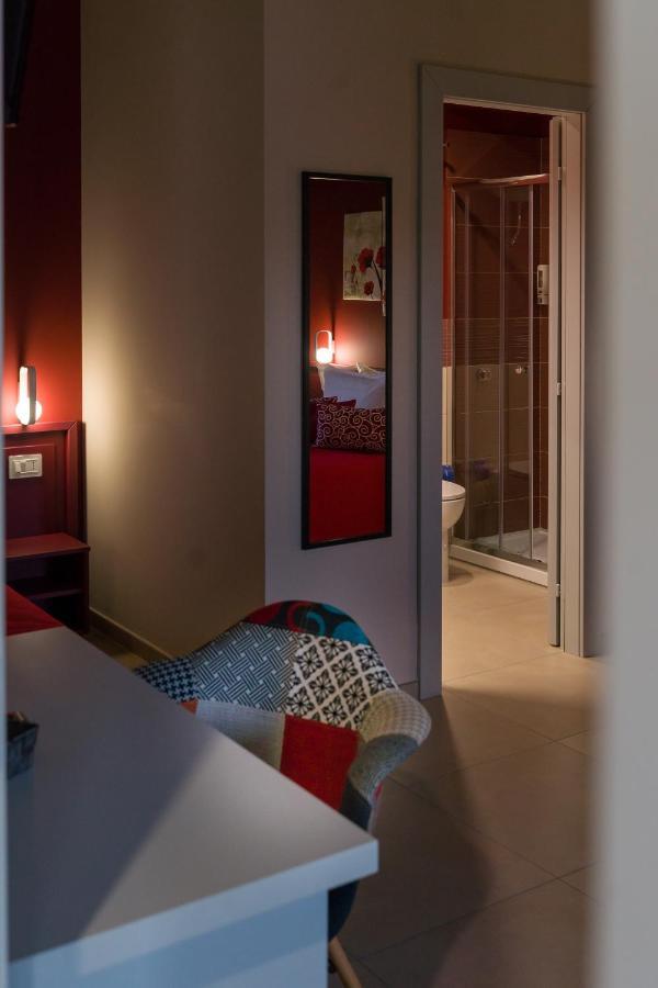 Rosy'S Rooms Patrica Bagian luar foto