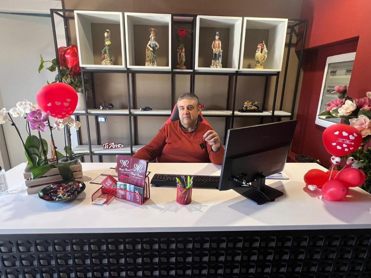 Rosy'S Rooms Patrica Bagian luar foto