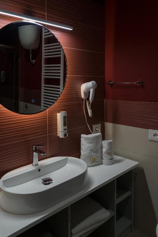 Rosy'S Rooms Patrica Bagian luar foto